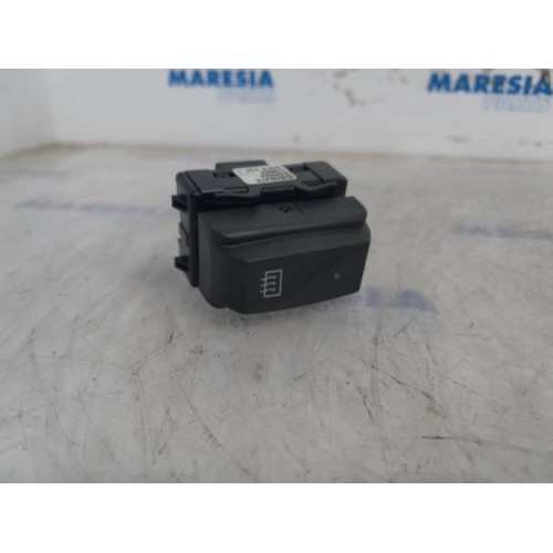 Opel - Vivaro - Rear window heating switch