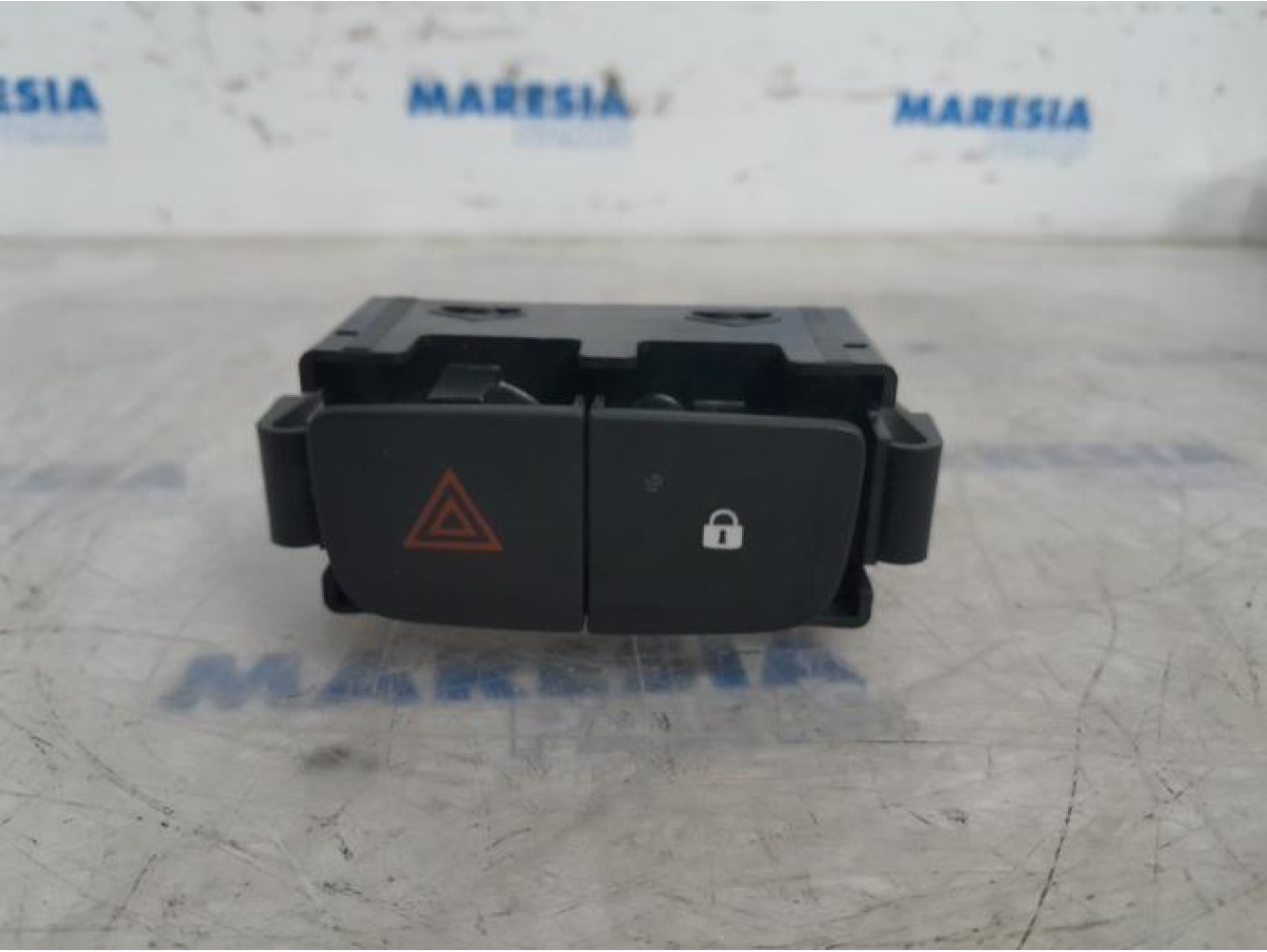 Opel - Vivaro - Panic lighting switch