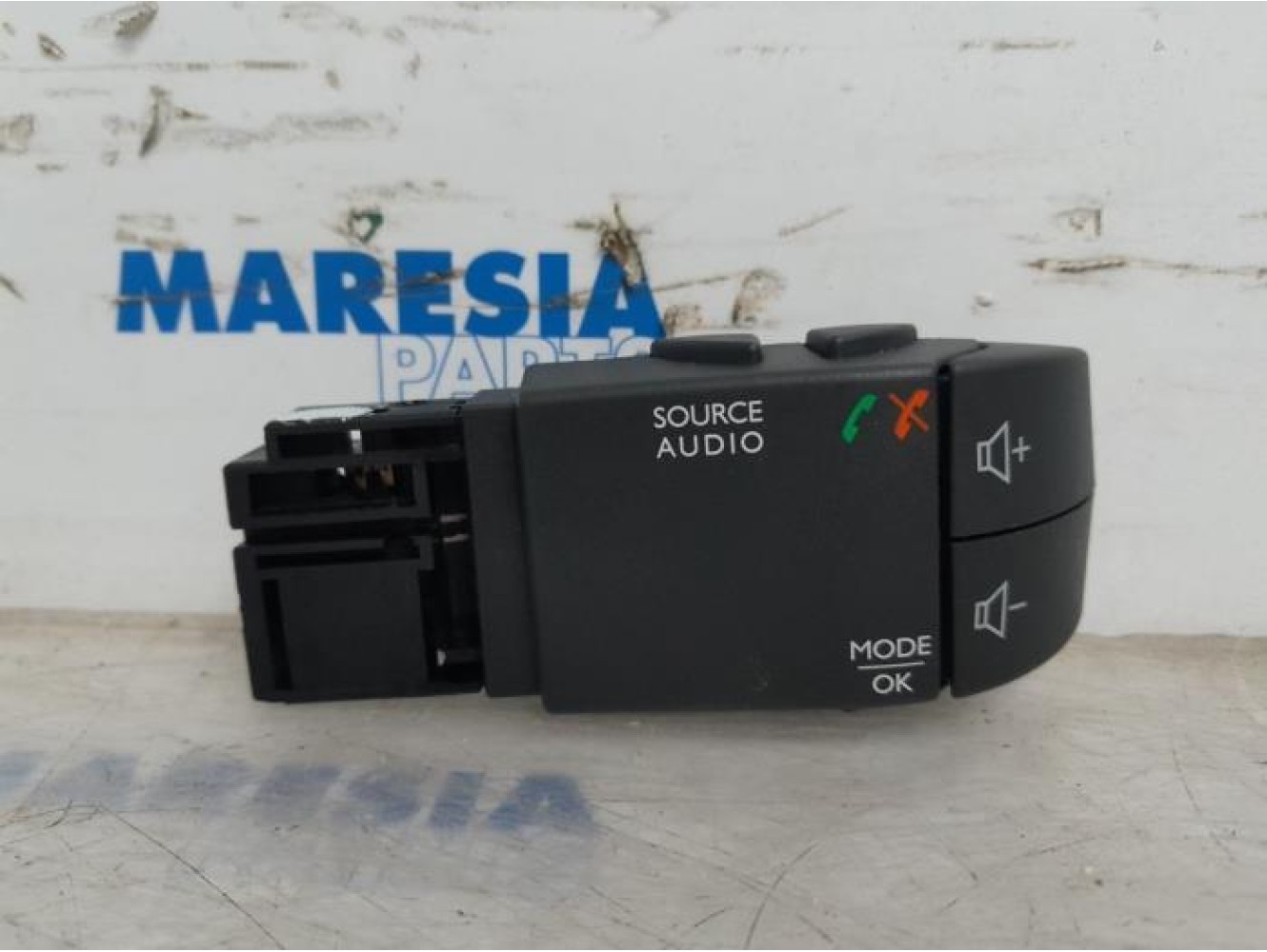 Opel - Vivaro - Commande radio volant