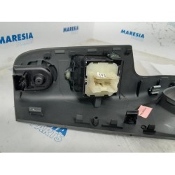 Opel - Vivaro - Multi-functional window switch