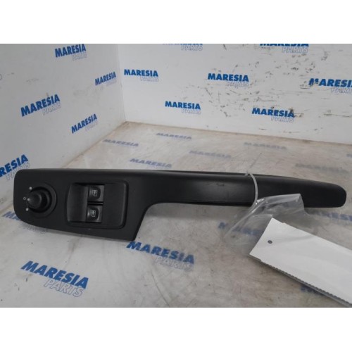 Opel - Vivaro - Multi-functional window switch