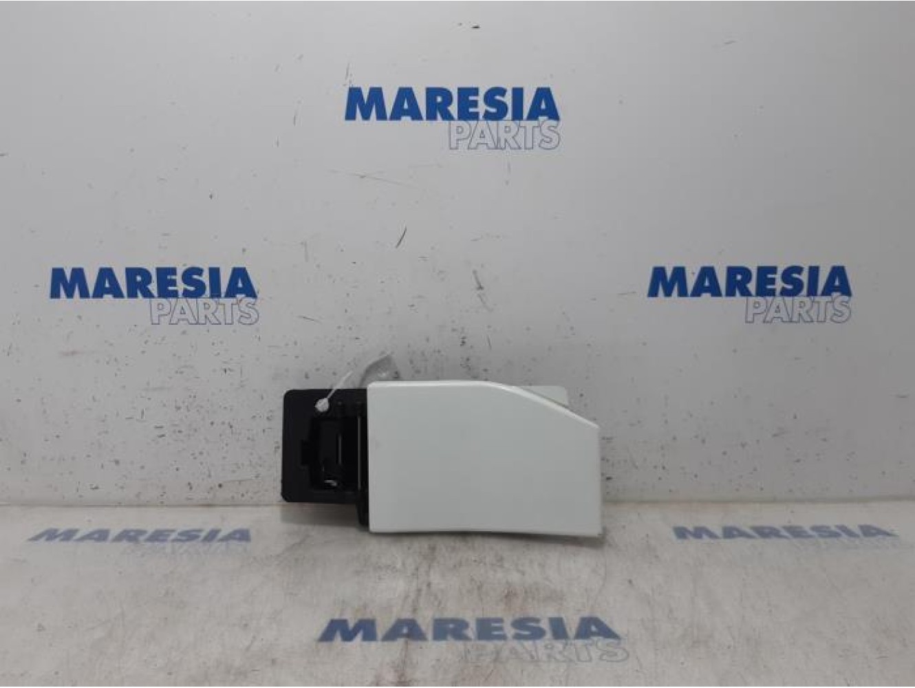 Opel - Vivaro - Tank cap cover