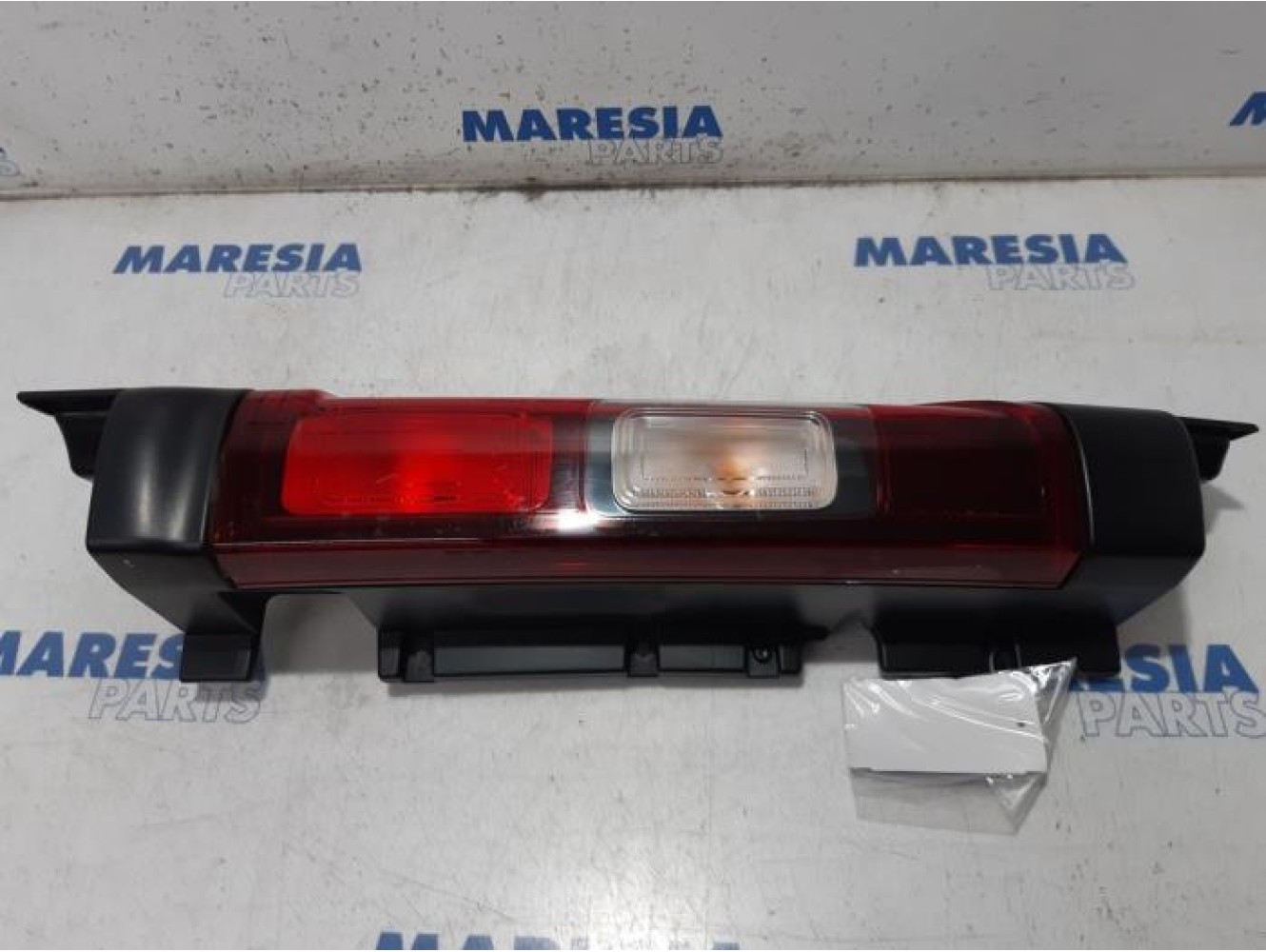 Opel - Vivaro - Achterlicht links