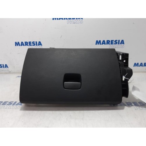 Opel - Vivaro - Glovebox