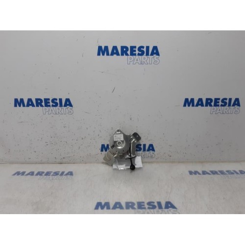 Peugeot - 3008 - Tailgate hinge
