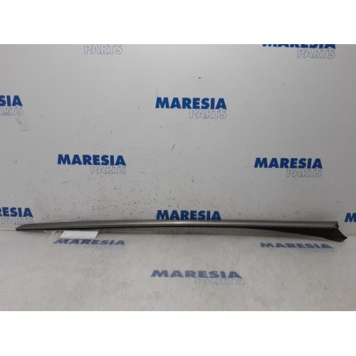 Peugeot - 3008 - Front strip, left
