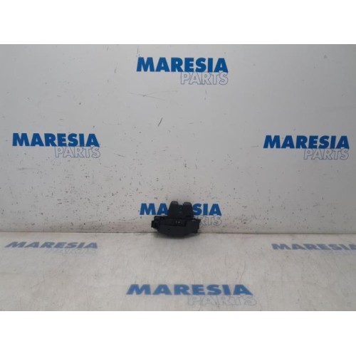 Citroen - C4 Picasso - Tailgate lock mechanism