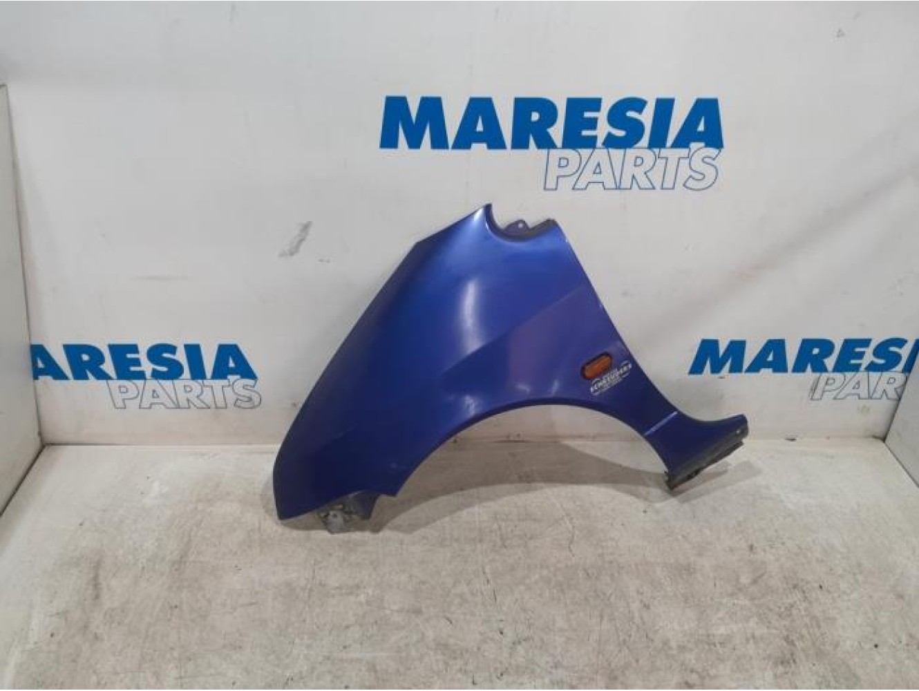 Renault - Twingo - Front wing, left