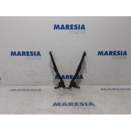 Citroen - C4 Picasso - Bonnet Hinge