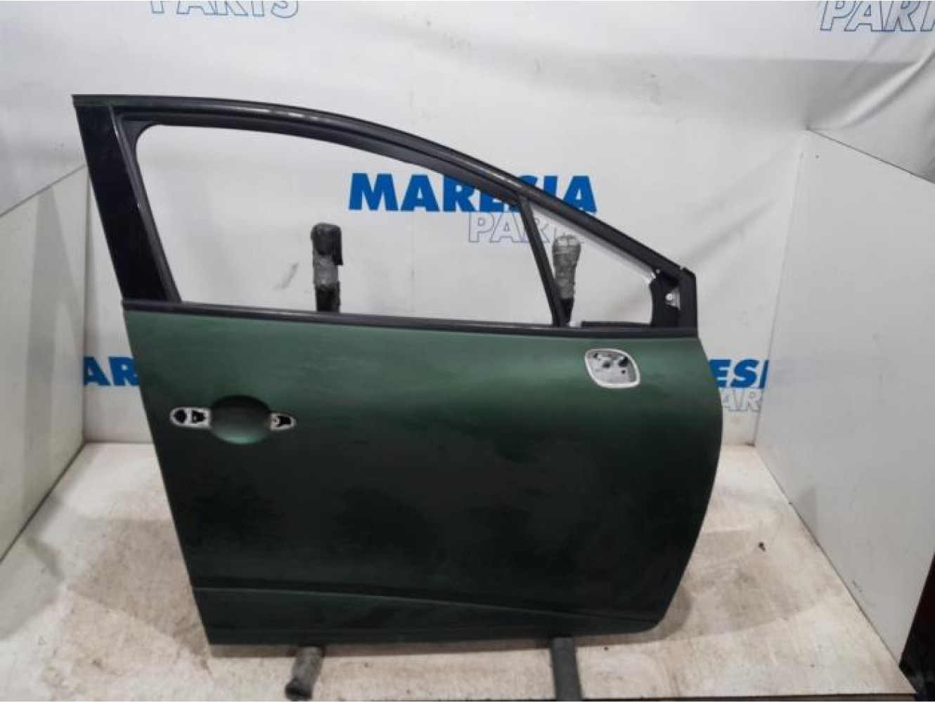 Renault - Clio - Front door 4-door, right