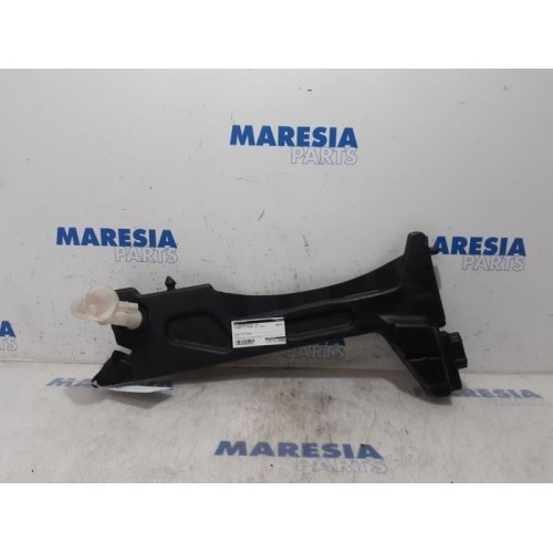 Citroen - C4 Picasso - Front windscreen washer reservoir