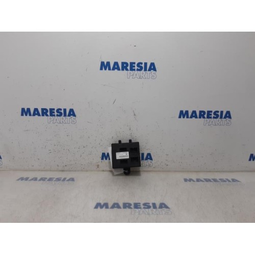 Renault - Clio - Central door locking module
