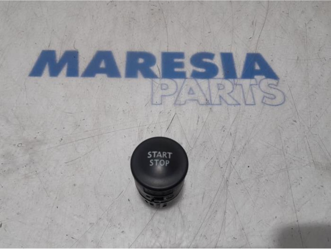 Renault - Clio - Start/Stopp Schalter