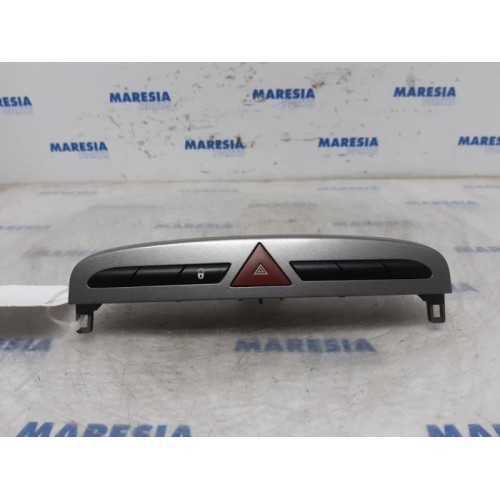 Peugeot - 308 - Panic lighting switch