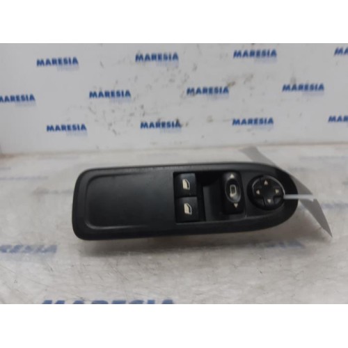 Peugeot - 308 - Multi-functional window switch