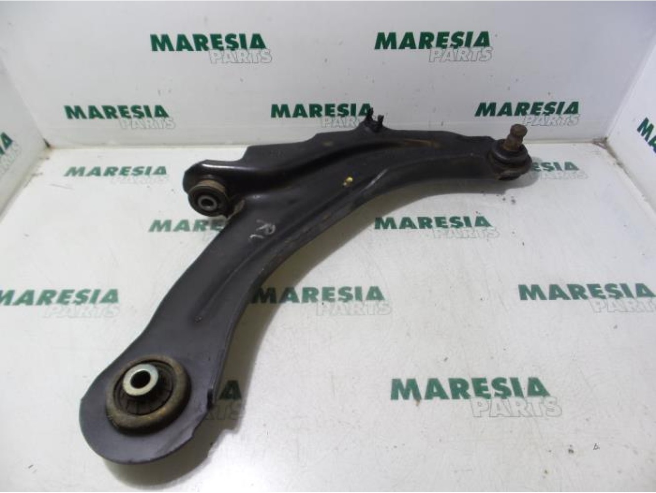 Renault - Megane Scenic - Front lower wishbone, right