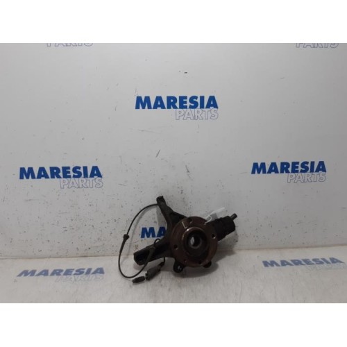 Citroen - C4 - Fusee links-voor