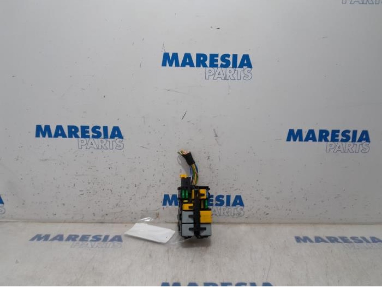 Citroen - C4 Picasso - Fuse box