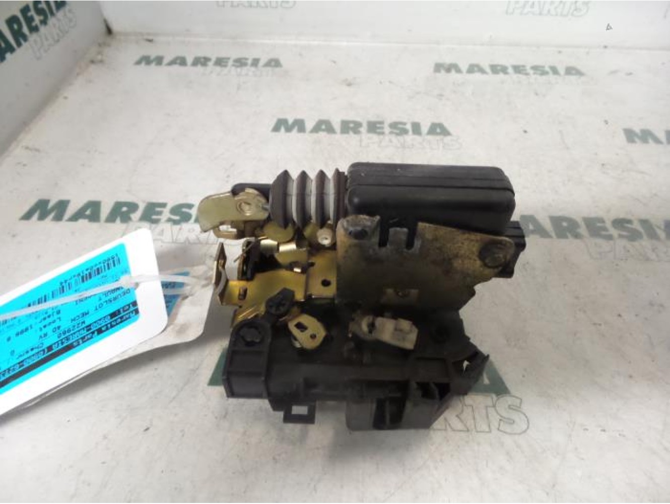 Renault - Megane Scenic - Front door lock mechanism 4-door, right