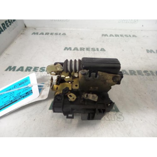 Renault - Megane Scenic - Front door lock mechanism 4-door, right