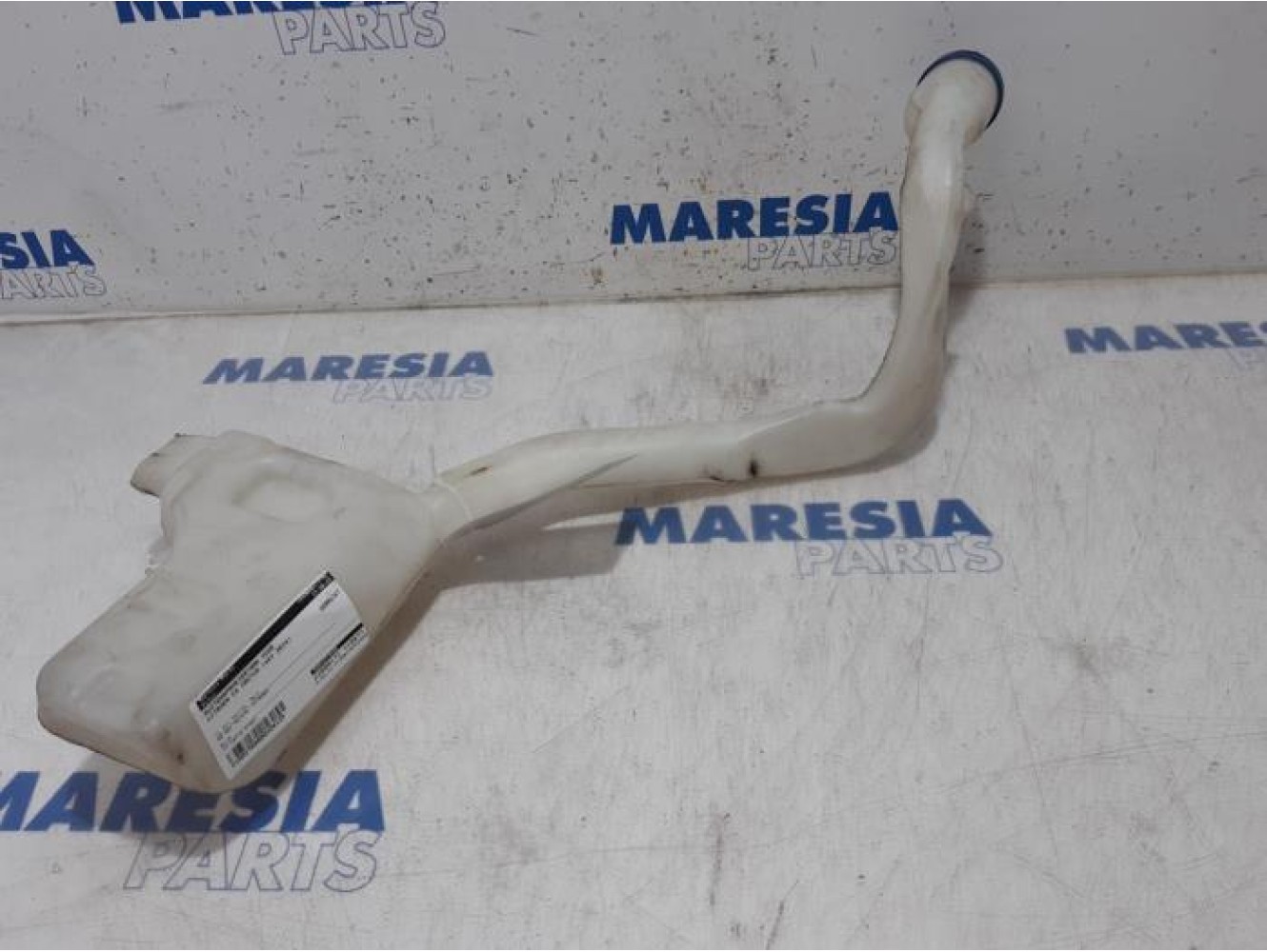 Citroen - C4 Cactus - Front windscreen washer reservoir