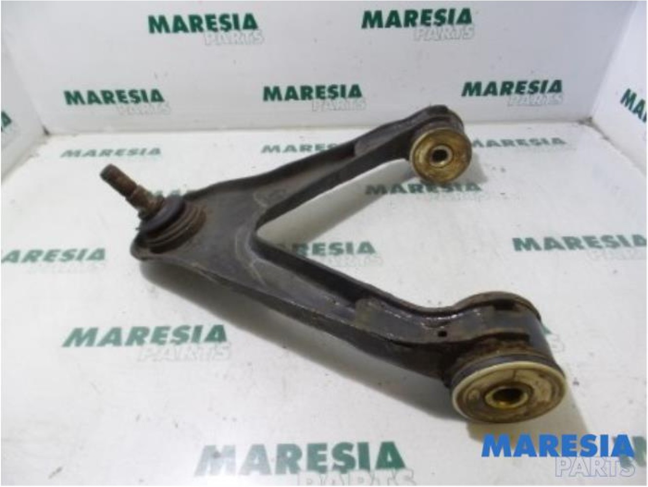 Iveco - Daily - Bras de suspension haut avant gauche