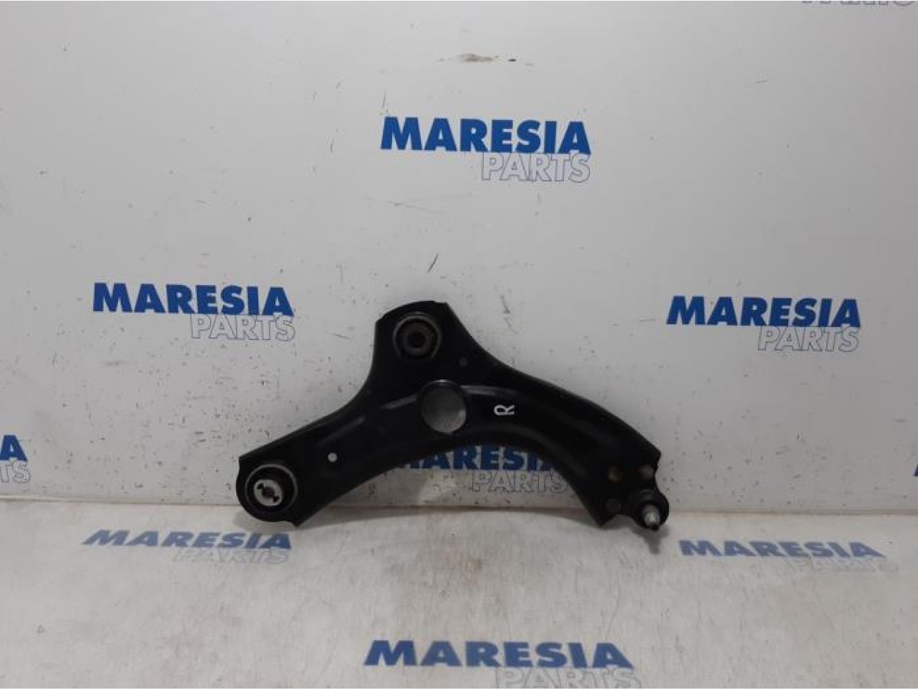 Renault - Clio - Front lower wishbone, right