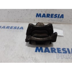 Renault - Clio - Front brake calliper, left