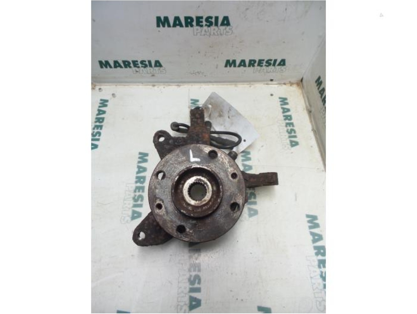Renault - Megane - Fusee links-voor