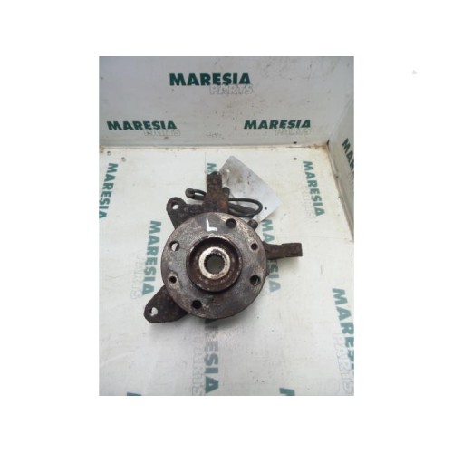 Renault - Megane - Fusee links-voor