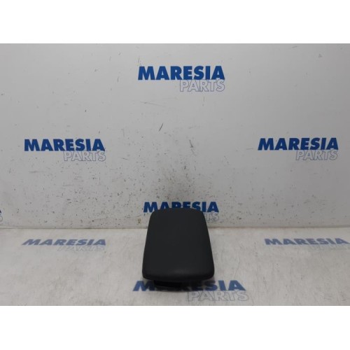 Citroen - C4 - Armrest