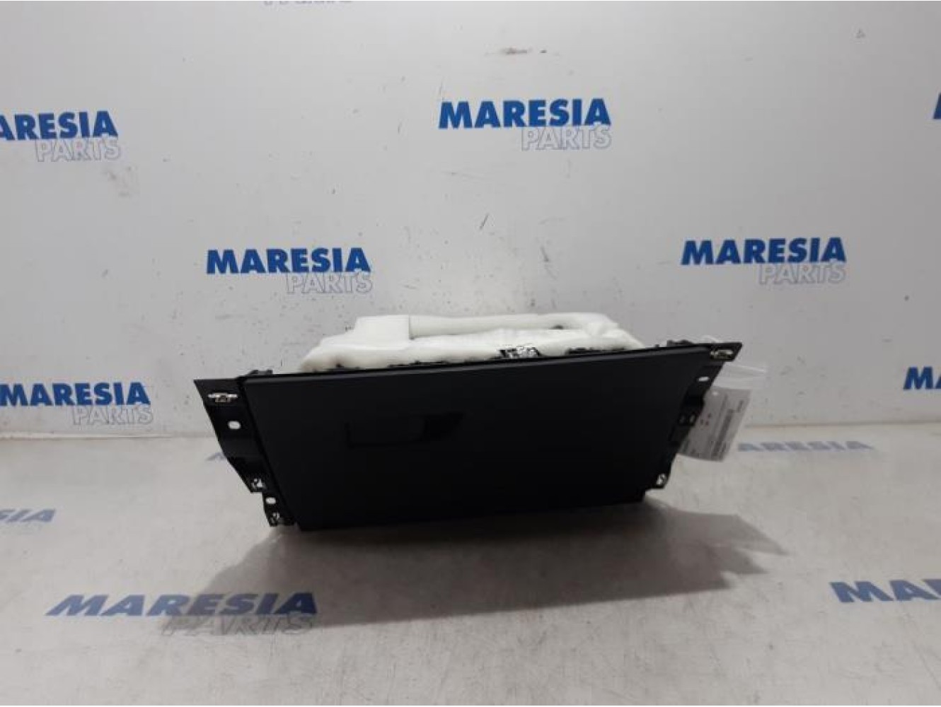 Renault - Clio - Glovebox