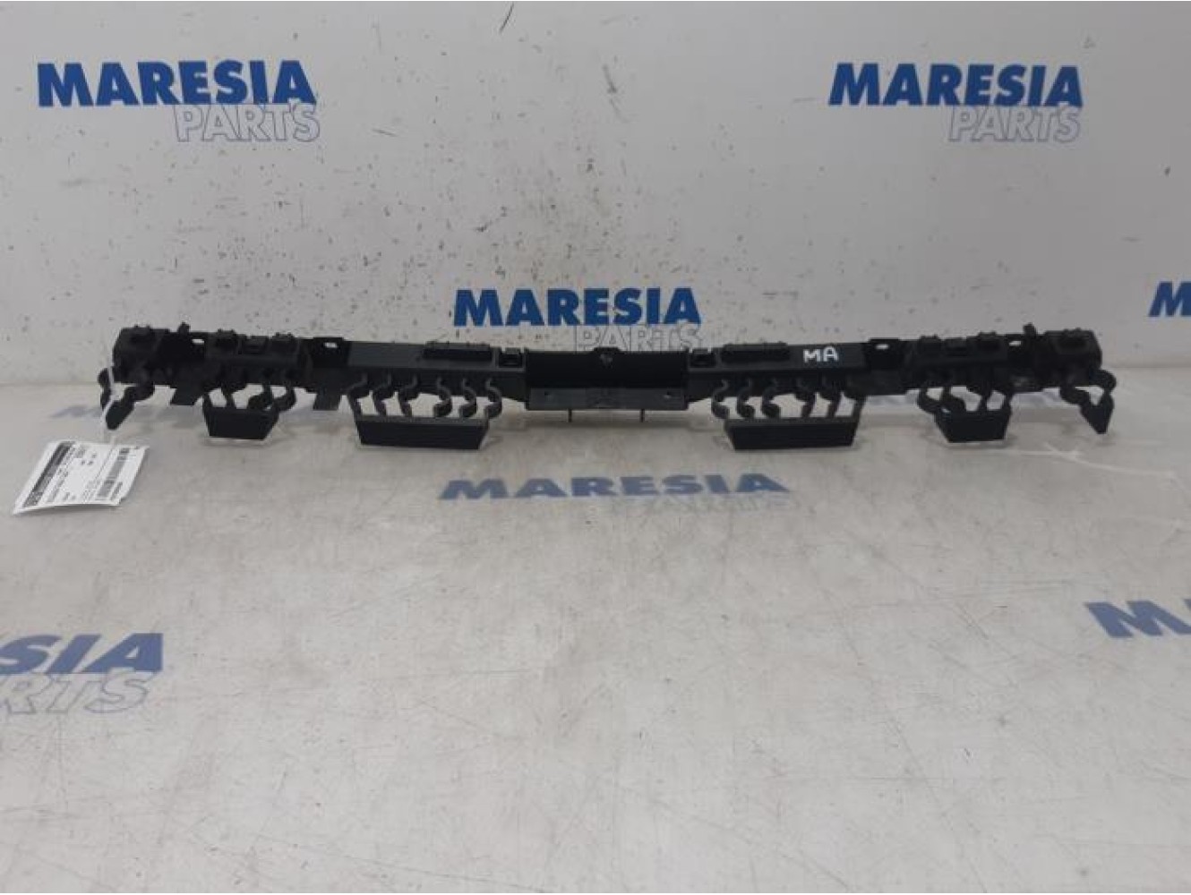 Renault - Clio - Rear bumper bracket central