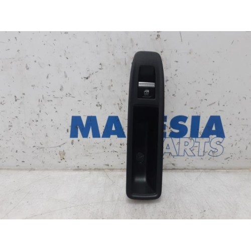 Renault - Clio - Electric window switch
