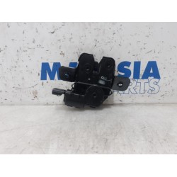 Renault - Clio - Tailgate lock mechanism