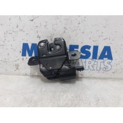 Renault - Clio - Tailgate lock mechanism