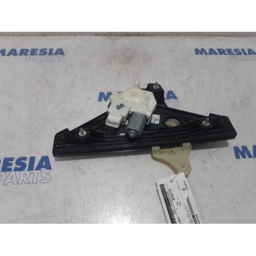 Renault - Clio - Rear door window mechanism 4-door, right
