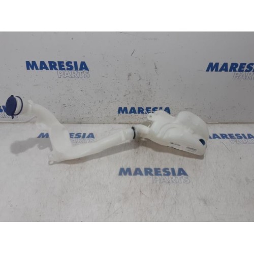 Peugeot - 2008 - Front windscreen washer reservoir