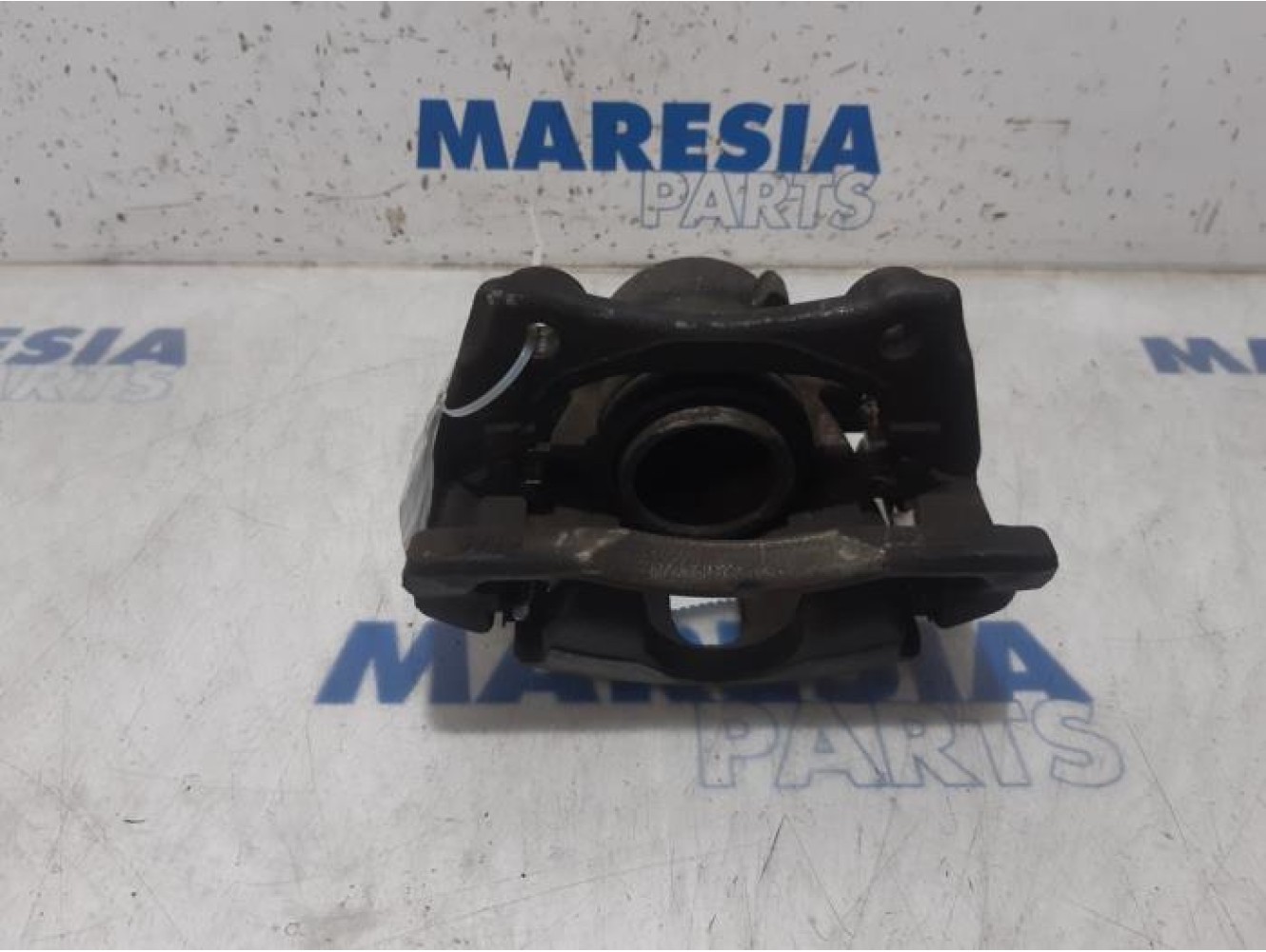 Renault - Clio - Front brake calliper, right