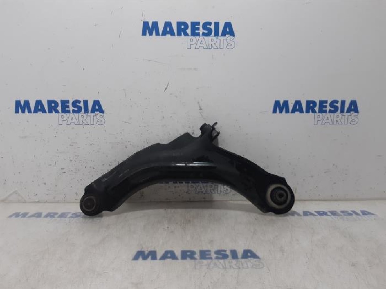 Renault - Clio - Front lower wishbone, right