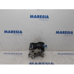 Renault - Clio - Engine mount