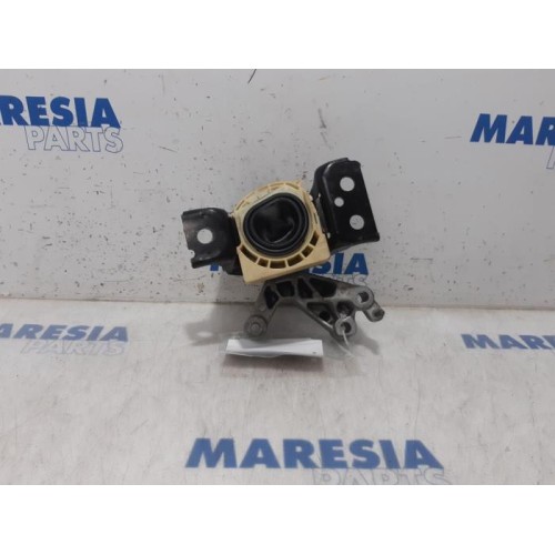 Renault - Clio - Engine mount