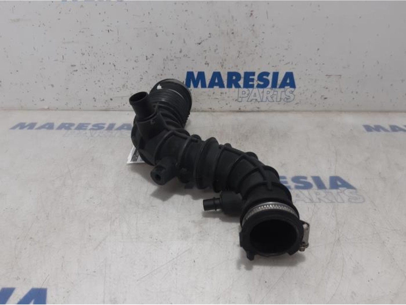 Renault - Clio - Air intake hose