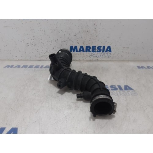 Renault - Clio - Air intake hose