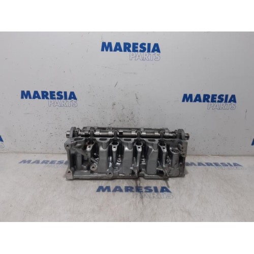 Renault - Megane - Cylinder head