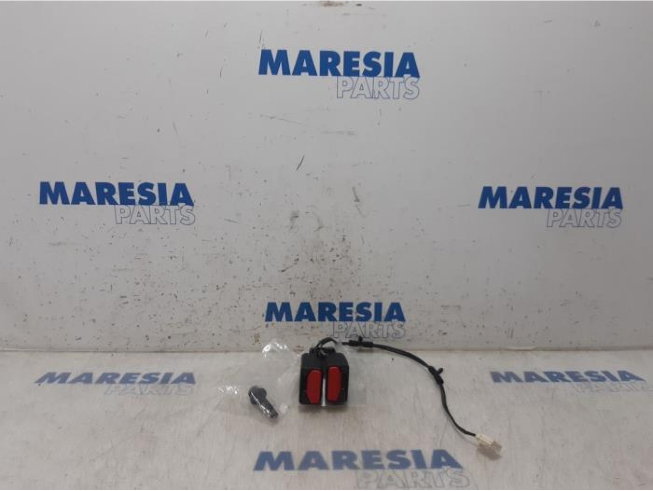 Peugeot - 508 - Rear seatbelt buckle, centre
