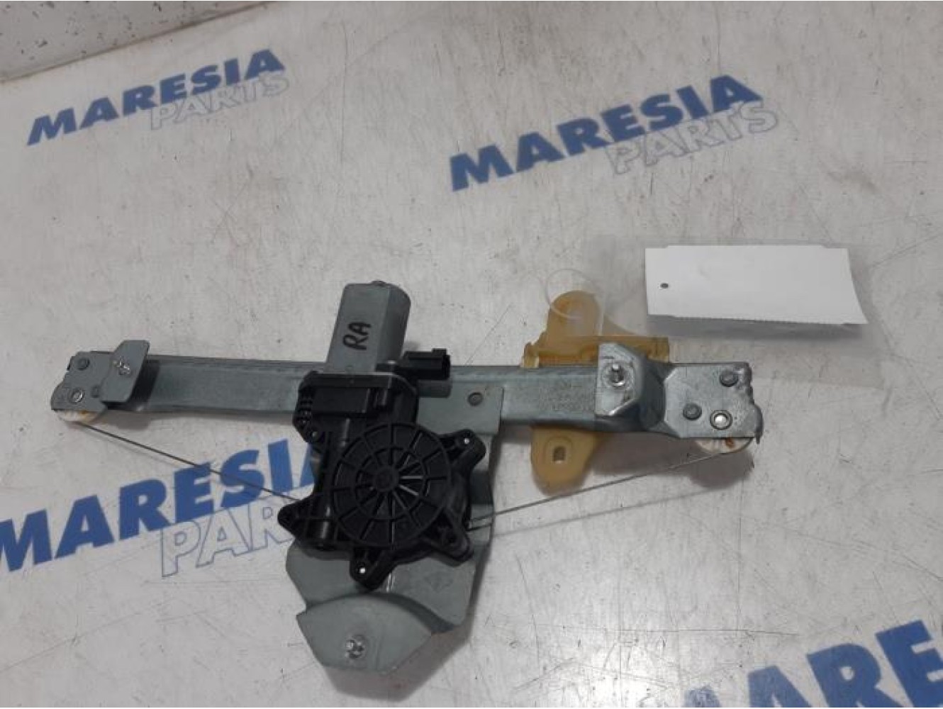 Renault - Clio - Rear door window mechanism 4-door, right