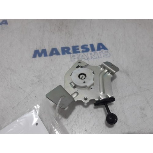 Peugeot - 3008 - Tailgate hinge
