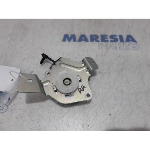 Peugeot - 3008 - Tailgate hinge