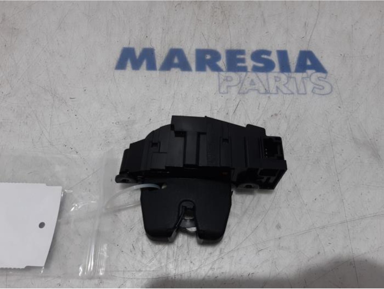 Peugeot - RCZ - Tailgate lock mechanism